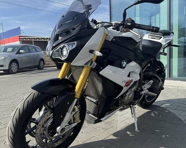 Белый БМВ S 1000R, объемом двигателя 1 л и пробегом 17 тыс. км за 12499 $, фото 4 на Automoto.ua