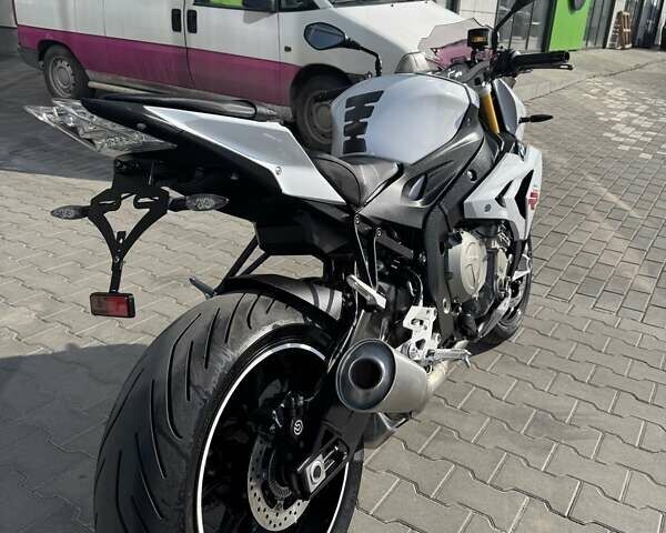 Белый БМВ S 1000R, объемом двигателя 1 л и пробегом 17 тыс. км за 12499 $, фото 9 на Automoto.ua