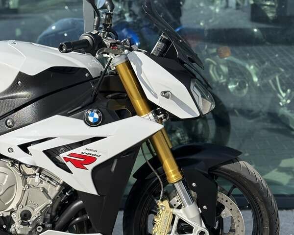 Белый БМВ S 1000R, объемом двигателя 1 л и пробегом 17 тыс. км за 12499 $, фото 25 на Automoto.ua