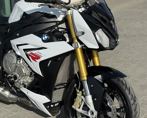 Белый БМВ S 1000R, объемом двигателя 1 л и пробегом 17 тыс. км за 12499 $, фото 13 на Automoto.ua