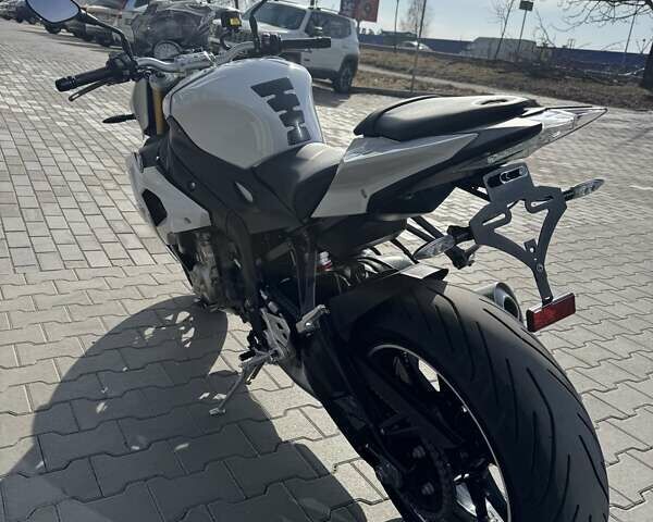 Белый БМВ S 1000R, объемом двигателя 1 л и пробегом 17 тыс. км за 12499 $, фото 6 на Automoto.ua