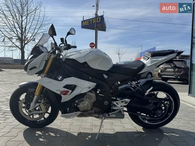 Белый БМВ S 1000R, объемом двигателя 1 л и пробегом 17 тыс. км за 12499 $, фото 5 на Automoto.ua