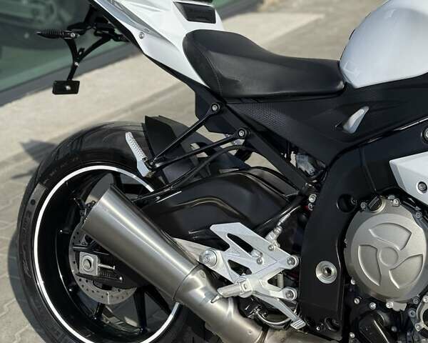 Белый БМВ S 1000R, объемом двигателя 1 л и пробегом 17 тыс. км за 12499 $, фото 14 на Automoto.ua