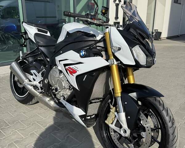 Белый БМВ S 1000R, объемом двигателя 1 л и пробегом 17 тыс. км за 12499 $, фото 3 на Automoto.ua