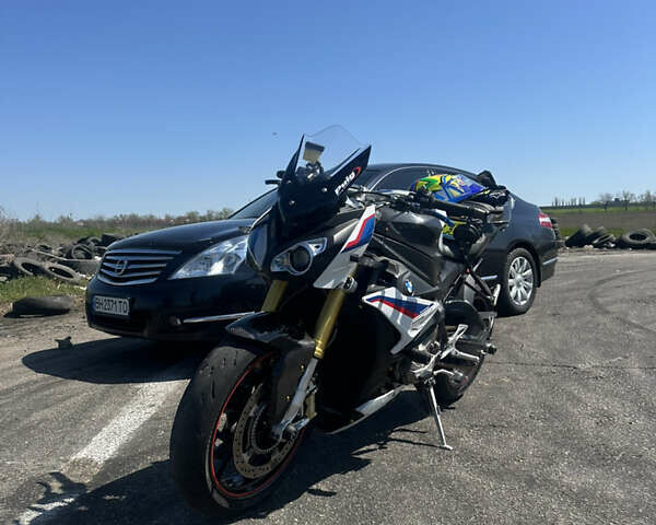 Белый БМВ S 1000R, объемом двигателя 1 л и пробегом 19 тыс. км за 13900 $, фото 11 на Automoto.ua