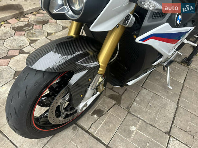 Белый БМВ S 1000R, объемом двигателя 1 л и пробегом 19 тыс. км за 13900 $, фото 5 на Automoto.ua