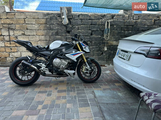 Белый БМВ S 1000R, объемом двигателя 1 л и пробегом 19 тыс. км за 13900 $, фото 30 на Automoto.ua