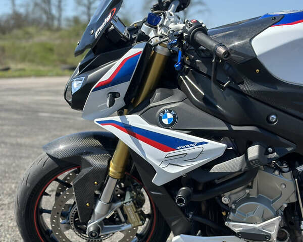 Белый БМВ S 1000R, объемом двигателя 1 л и пробегом 19 тыс. км за 13900 $, фото 20 на Automoto.ua