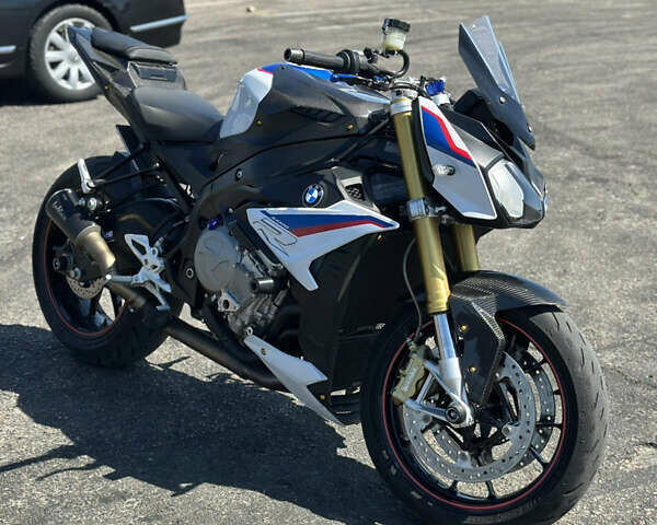 Белый БМВ S 1000R, объемом двигателя 1 л и пробегом 19 тыс. км за 13900 $, фото 16 на Automoto.ua