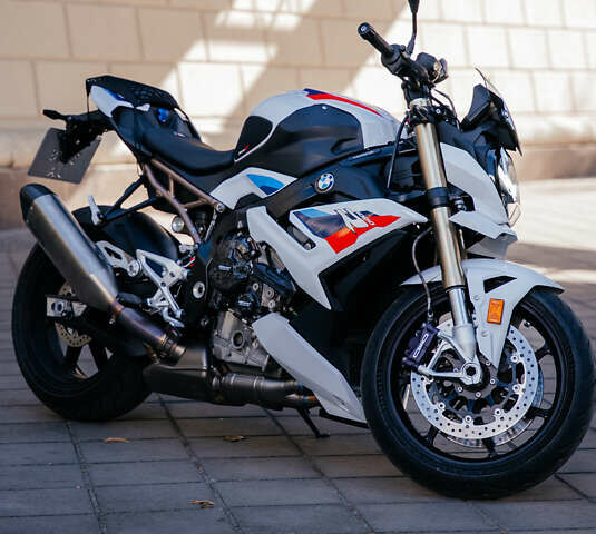 Белый БМВ S 1000R, объемом двигателя 0 л и пробегом 8 тыс. км за 19000 $, фото 1 на Automoto.ua
