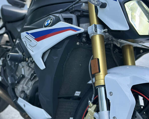 Білий БМВ S 1000R, об'ємом двигуна 1 л та пробігом 17 тис. км за 14000 $, фото 13 на Automoto.ua