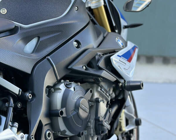 Білий БМВ S 1000R, об'ємом двигуна 1 л та пробігом 17 тис. км за 14000 $, фото 7 на Automoto.ua