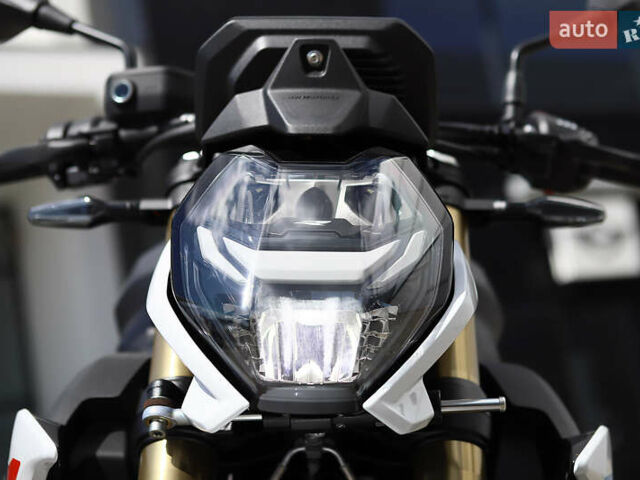 Белый БМВ S 1000R, объемом двигателя 1 л и пробегом 1 тыс. км за 25500 $, фото 18 на Automoto.ua