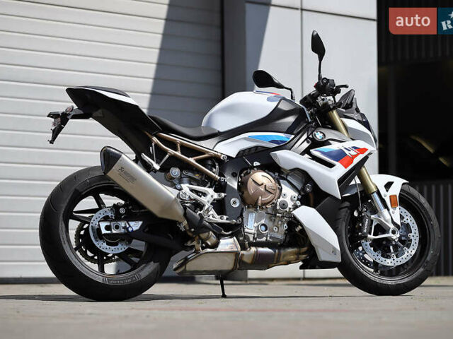 Белый БМВ S 1000R, объемом двигателя 1 л и пробегом 1 тыс. км за 25500 $, фото 1 на Automoto.ua