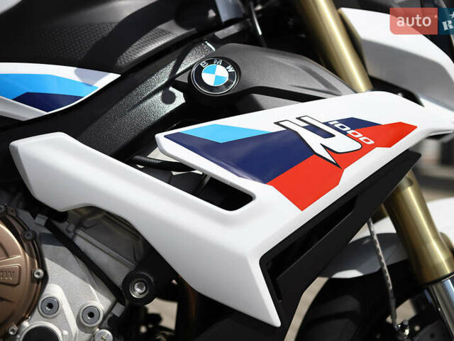 Белый БМВ S 1000R, объемом двигателя 1 л и пробегом 1 тыс. км за 25000 $, фото 14 на Automoto.ua