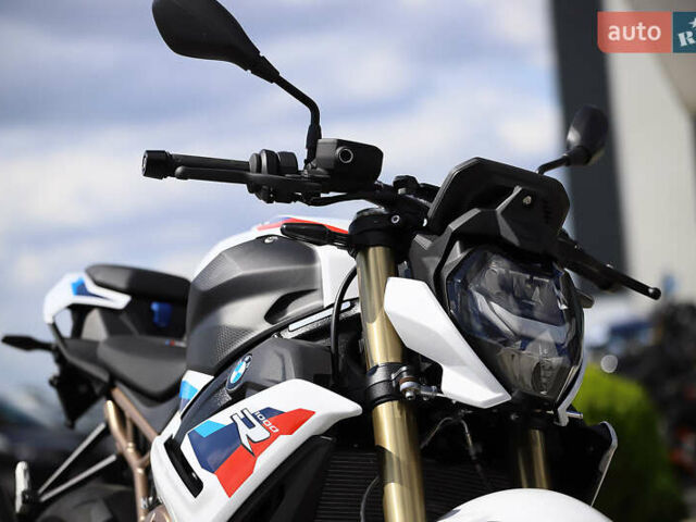 Белый БМВ S 1000R, объемом двигателя 1 л и пробегом 1 тыс. км за 25500 $, фото 26 на Automoto.ua