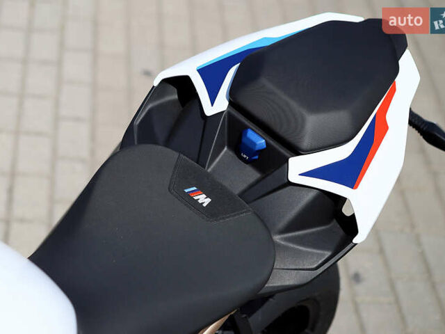 Белый БМВ S 1000R, объемом двигателя 1 л и пробегом 1 тыс. км за 25500 $, фото 23 на Automoto.ua