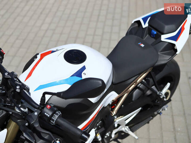 Белый БМВ S 1000R, объемом двигателя 1 л и пробегом 1 тыс. км за 25500 $, фото 24 на Automoto.ua