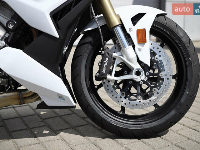 Белый БМВ S 1000R, объемом двигателя 1 л и пробегом 1 тыс. км за 25500 $, фото 12 на Automoto.ua