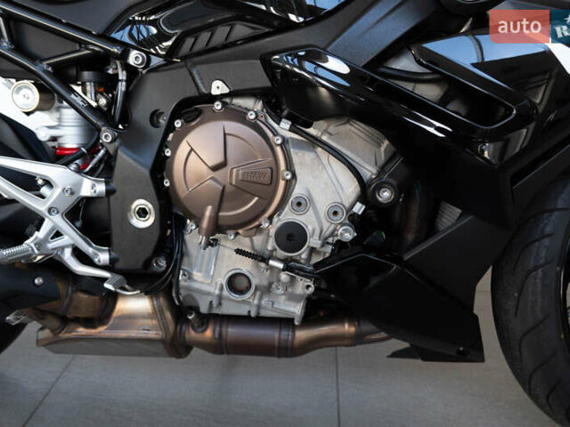 Черный БМВ S 1000R, объемом двигателя 1 л и пробегом 4 тыс. км за 19200 $, фото 8 на Automoto.ua