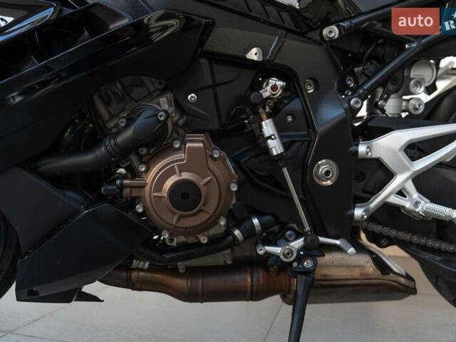 Черный БМВ S 1000R, объемом двигателя 1 л и пробегом 4 тыс. км за 19200 $, фото 9 на Automoto.ua