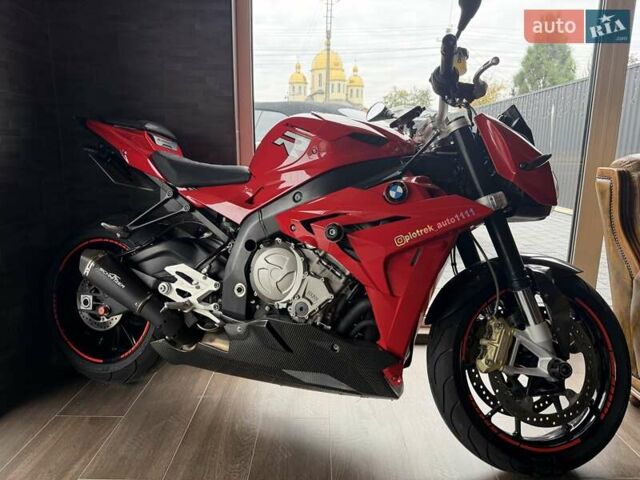 Красный БМВ S 1000R, объемом двигателя 1 л и пробегом 6 тыс. км за 14200 $, фото 2 на Automoto.ua
