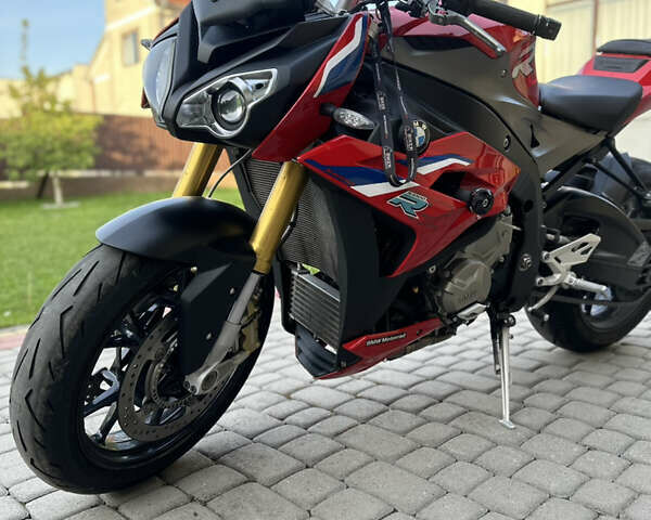 Красный БМВ S 1000R, объемом двигателя 1 л и пробегом 12 тыс. км за 12000 $, фото 2 на Automoto.ua