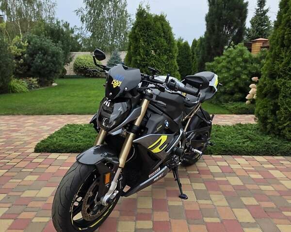 Серый БМВ S 1000R, объемом двигателя 1 л и пробегом 15 тыс. км за 24000 $, фото 2 на Automoto.ua