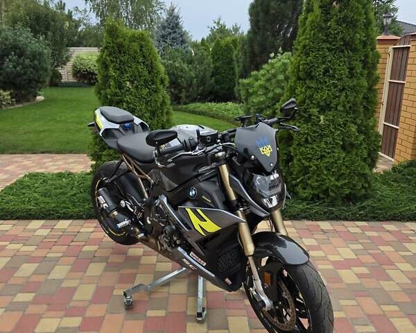 Серый БМВ S 1000R, объемом двигателя 1 л и пробегом 15 тыс. км за 24000 $, фото 3 на Automoto.ua