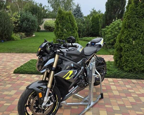 Серый БМВ S 1000R, объемом двигателя 1 л и пробегом 15 тыс. км за 24000 $, фото 9 на Automoto.ua