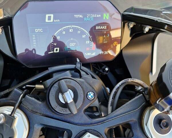 Белый БМВ S 1000RR, объемом двигателя 1 л и пробегом 21 тыс. км за 22000 $, фото 2 на Automoto.ua