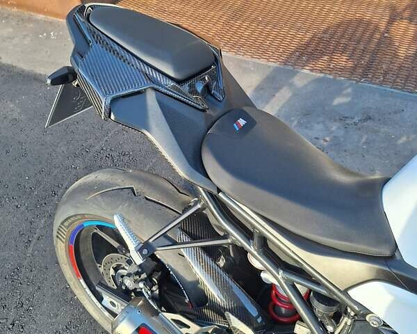 Белый БМВ S 1000RR, объемом двигателя 1 л и пробегом 12 тыс. км за 24000 $, фото 4 на Automoto.ua
