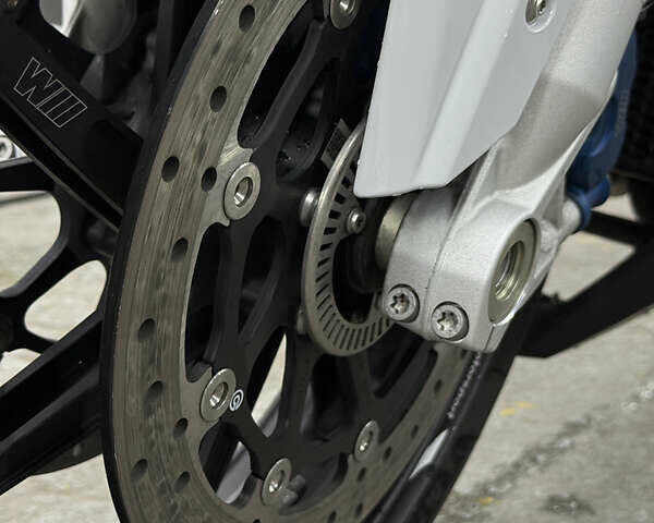 Белый БМВ S 1000RR, объемом двигателя 1 л и пробегом 8 тыс. км за 24500 $, фото 5 на Automoto.ua