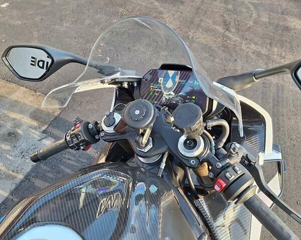 Белый БМВ S 1000RR, объемом двигателя 1 л и пробегом 12 тыс. км за 24000 $, фото 6 на Automoto.ua