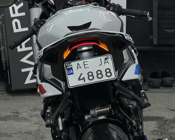 Белый БМВ S 1000RR, объемом двигателя 1 л и пробегом 8 тыс. км за 24500 $, фото 8 на Automoto.ua