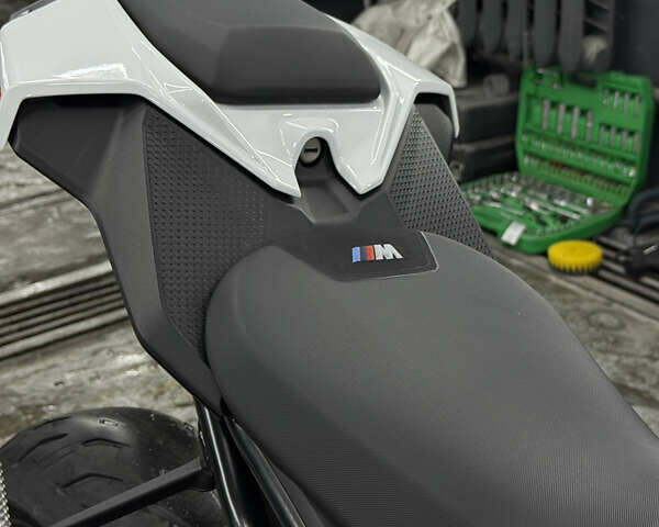 Белый БМВ S 1000RR, объемом двигателя 1 л и пробегом 8 тыс. км за 24500 $, фото 11 на Automoto.ua