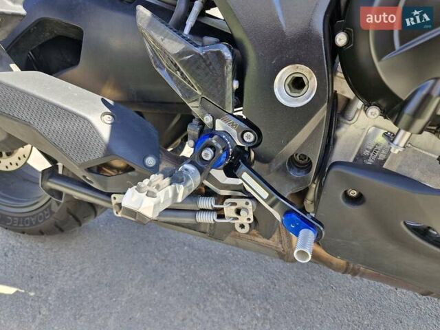 Черный БМВ S 1000XR, объемом двигателя 1 л и пробегом 10 тыс. км за 20500 $, фото 9 на Automoto.ua