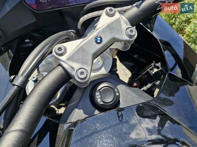 Черный БМВ S 1000XR, объемом двигателя 1 л и пробегом 10 тыс. км за 20500 $, фото 19 на Automoto.ua