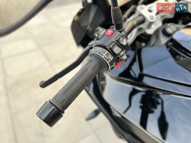 Черный БМВ S 1000XR, объемом двигателя 1 л и пробегом 4 тыс. км за 24096 $, фото 14 на Automoto.ua
