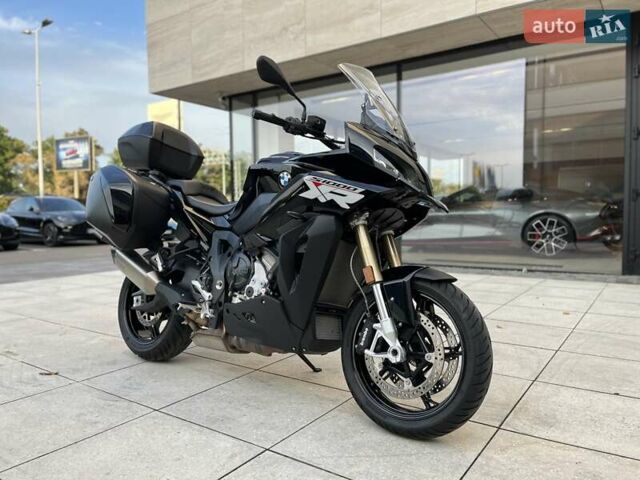 Черный БМВ S 1000XR, объемом двигателя 1 л и пробегом 4 тыс. км за 24096 $, фото 1 на Automoto.ua