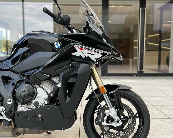 Черный БМВ S 1000XR, объемом двигателя 1 л и пробегом 4 тыс. км за 24096 $, фото 6 на Automoto.ua