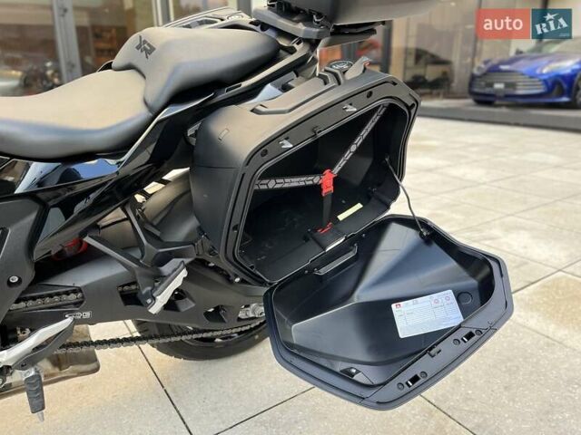 Черный БМВ S 1000XR, объемом двигателя 1 л и пробегом 4 тыс. км за 24096 $, фото 18 на Automoto.ua