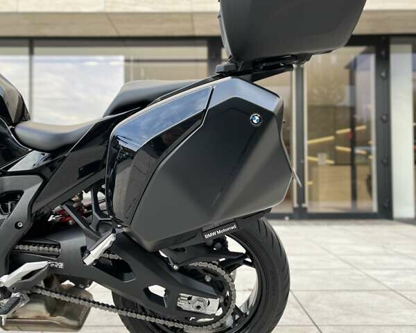 Черный БМВ S 1000XR, объемом двигателя 1 л и пробегом 4 тыс. км за 24096 $, фото 20 на Automoto.ua