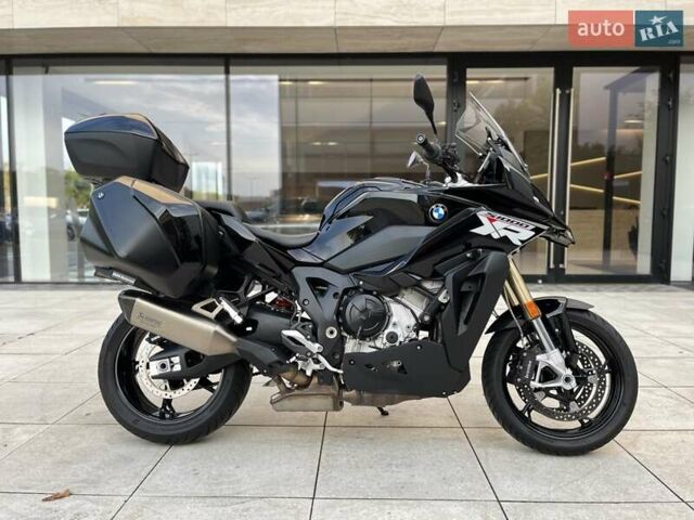Черный БМВ S 1000XR, объемом двигателя 1 л и пробегом 4 тыс. км за 24096 $, фото 3 на Automoto.ua