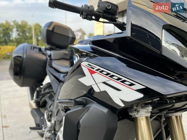 Черный БМВ S 1000XR, объемом двигателя 1 л и пробегом 4 тыс. км за 24096 $, фото 10 на Automoto.ua