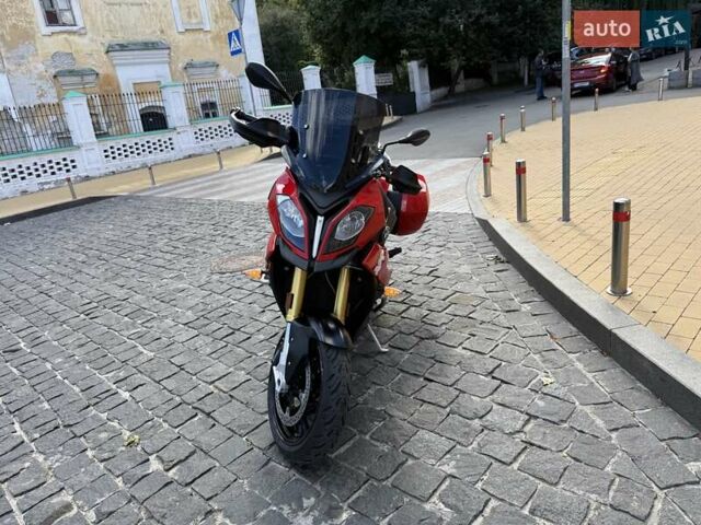 Красный БМВ S 1000XR, объемом двигателя 1 л и пробегом 49 тыс. км за 12000 $, фото 2 на Automoto.ua