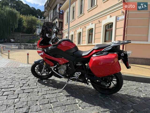 Красный БМВ S 1000XR, объемом двигателя 1 л и пробегом 49 тыс. км за 12000 $, фото 4 на Automoto.ua
