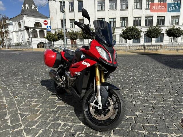 Красный БМВ S 1000XR, объемом двигателя 1 л и пробегом 49 тыс. км за 12000 $, фото 1 на Automoto.ua