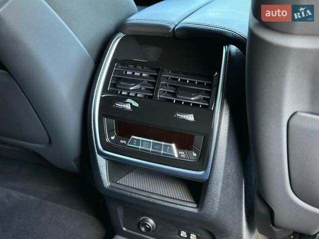 Черный БМВ XM, объемом двигателя 4.39 л и пробегом 25 тыс. км за 159900 $, фото 63 на Automoto.ua