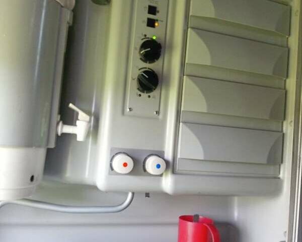 Зеленый Бова Магик, объемом двигателя 12.9 л и пробегом 916 тыс. км за 59000 $, фото 4 на Automoto.ua